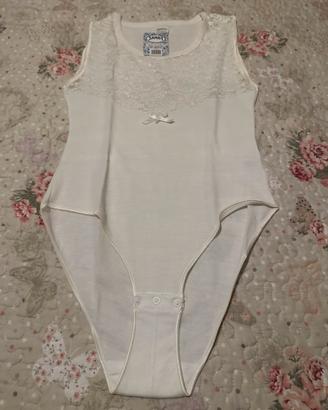 Body da donna smanicato con pizzo sul petto