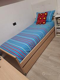 doppio letto in buone condizioni con 2 materassi d