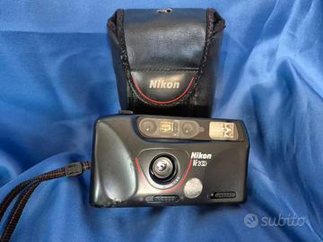 Nikon AF200, compatta,pellicola, custodia in pelle