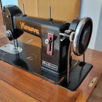 Macchina da cucire d'epoca 