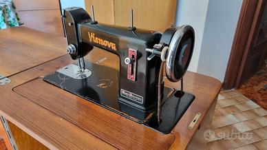 Macchina da cucire d'epoca 