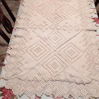 centro tavola lavorato a mano a uncinetto