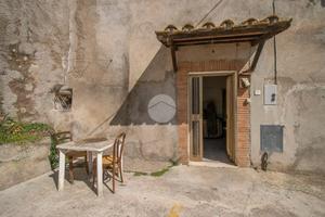 3 LOCALI A TARANO