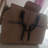 Borsa elegante beige effetto coccodrillo