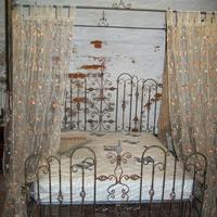 letto a baldacchino in ferro battuto