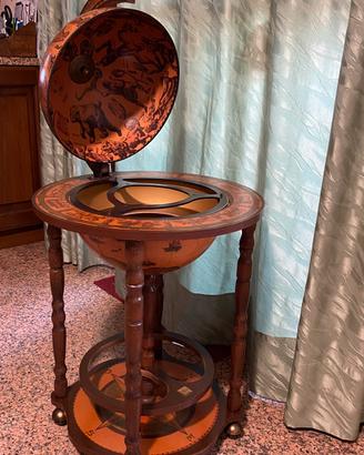 Elegante Mobile Bar Mappamondo Vintage con Ruote