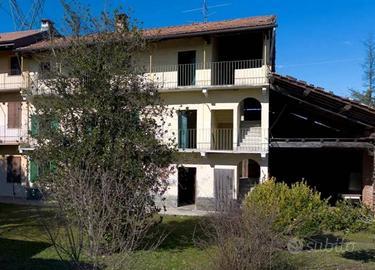 Rustico / Casale di 369 m² con 5 locali a Oleggio