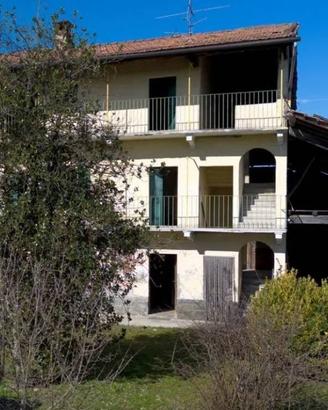 Rustico / Casale di 369 m² con 5 locali a Oleggio