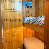 Letto a castello + letti singoli i + armadi