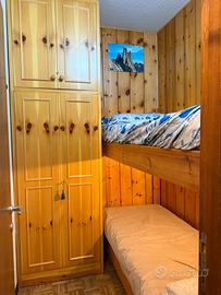 Letto a castello + letti singoli i + armadi