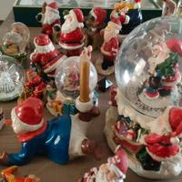 collezione di 19 Babbo Natale in ceramica e altri 