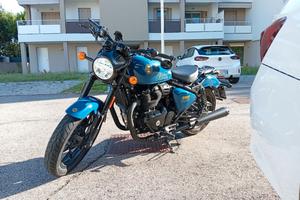 Royal Enfield Shotgun 650 con terminali Mistral
