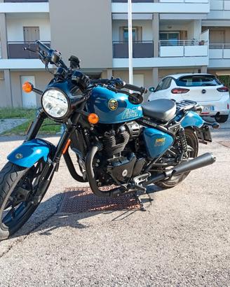 Royal Enfield Shotgun 650 con terminali Mistral