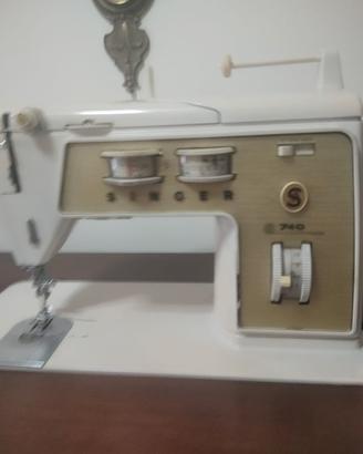 macchina da cucire Singer 740