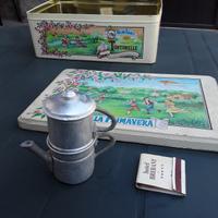 3 oggetti vintage caffettiera fiammiferi scatola