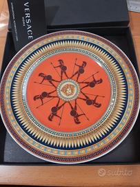 piatto ICONIC HEROES di Rosenthal per Versace