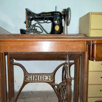 Antica macchina da cucire Singer