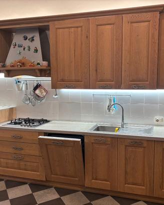 ARREDAMENTO SALOTTO, DUE CAMERE DA LETTO E CUCINA