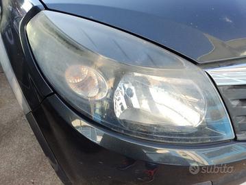 Proiettore destro DACIA SANDERO del 2012