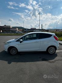 Ford Fiesta bianca 2010 GPL/Benzina - neopatentati