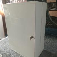 Armadietto farmacia  bianco in ferro.