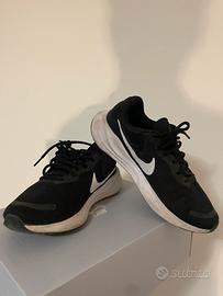 Nike Revolution