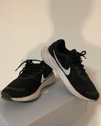 Nike Revolution