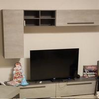 Parete attrezzata e tavolo