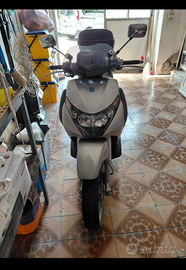 Piaggio Beverly 200