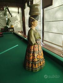 ceramica Lenci-Donna in costume abruzzese