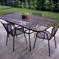 Sedie e tavoli da giardino