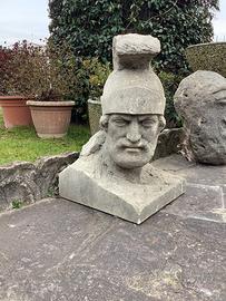 Scultura in pietra vecchia