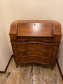 Moblile con ribaltina tipo scrittoio