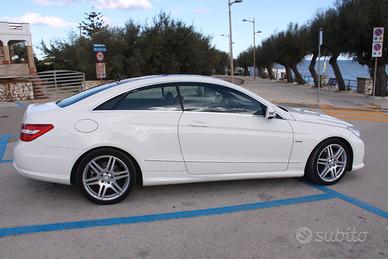 Auto Mercedes coupé