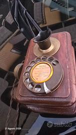 Telefono d'epoca da parete