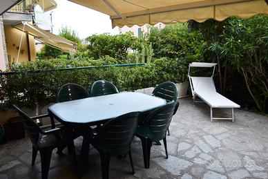 Bilocale a Ceriale con ampio terrazzo e giardino