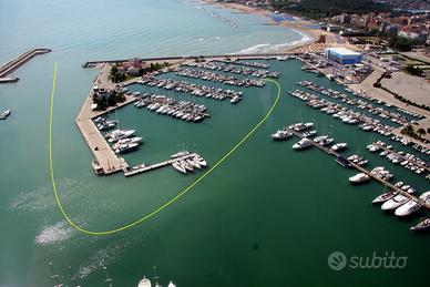 Posto Barca R24 12,60 m e auto Marina di PESCARA