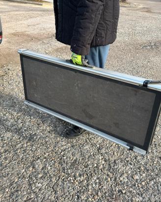 Pedana robustissima per far salire cani su auto