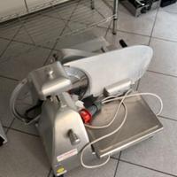 Affettatrice Professionale a Lama Rotante