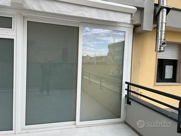 Veranda con telaio e finestroni nuovo