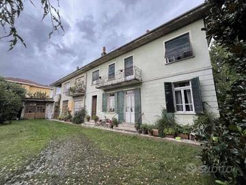 Immobile in asta di 103 m² con 5 locali e box auto