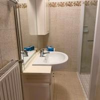 Sanitari e mobile bagno.