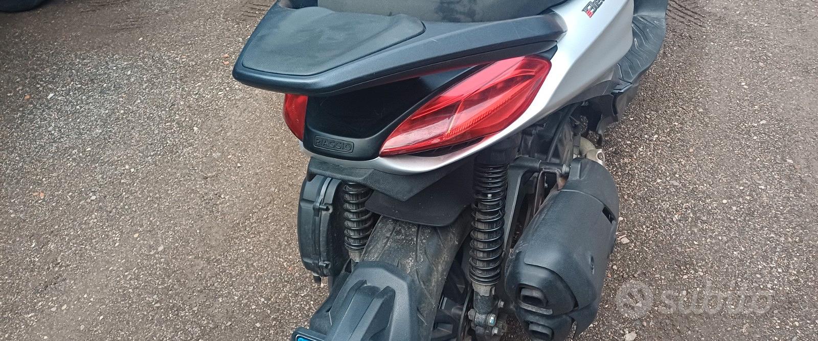 Piaggio Beverly 400 2021 Moto e Scooter In vendita a Salerno - Main Image