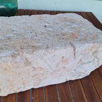 Grande blocco di pietra pomice