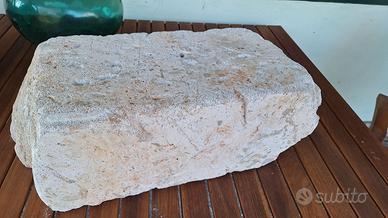 Grande blocco di pietra pomice