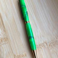 Penna fatta a mano con acrilico verde