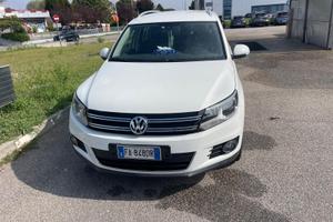 Auto Tiguan