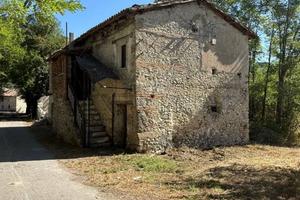 Rustico / Casale di 186 m² con più di 5 locali a C