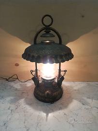 Lampada vintage in ottone