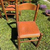 Sedie in legno con seduta in pelle o in paglia